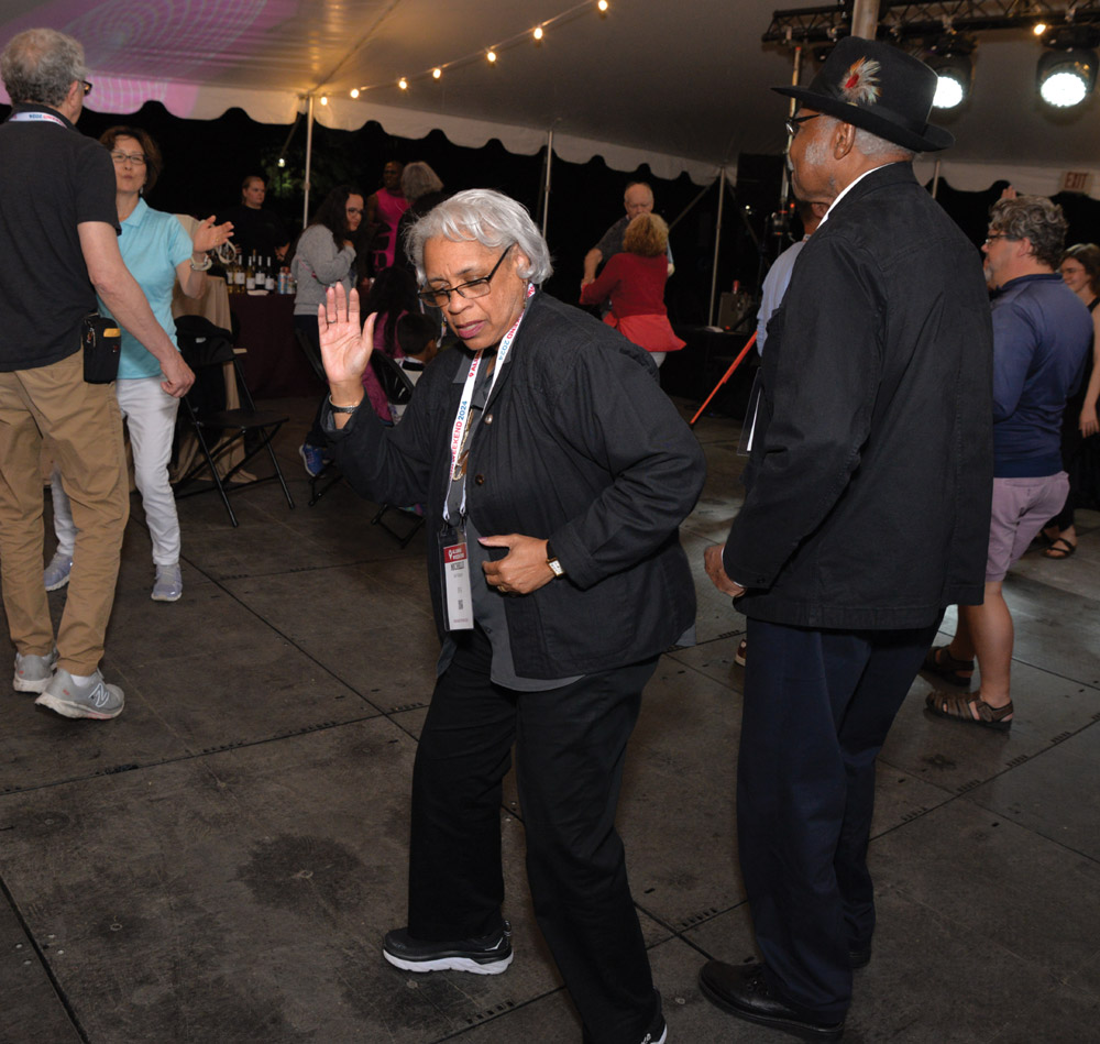 Alums enjoy a dance party.