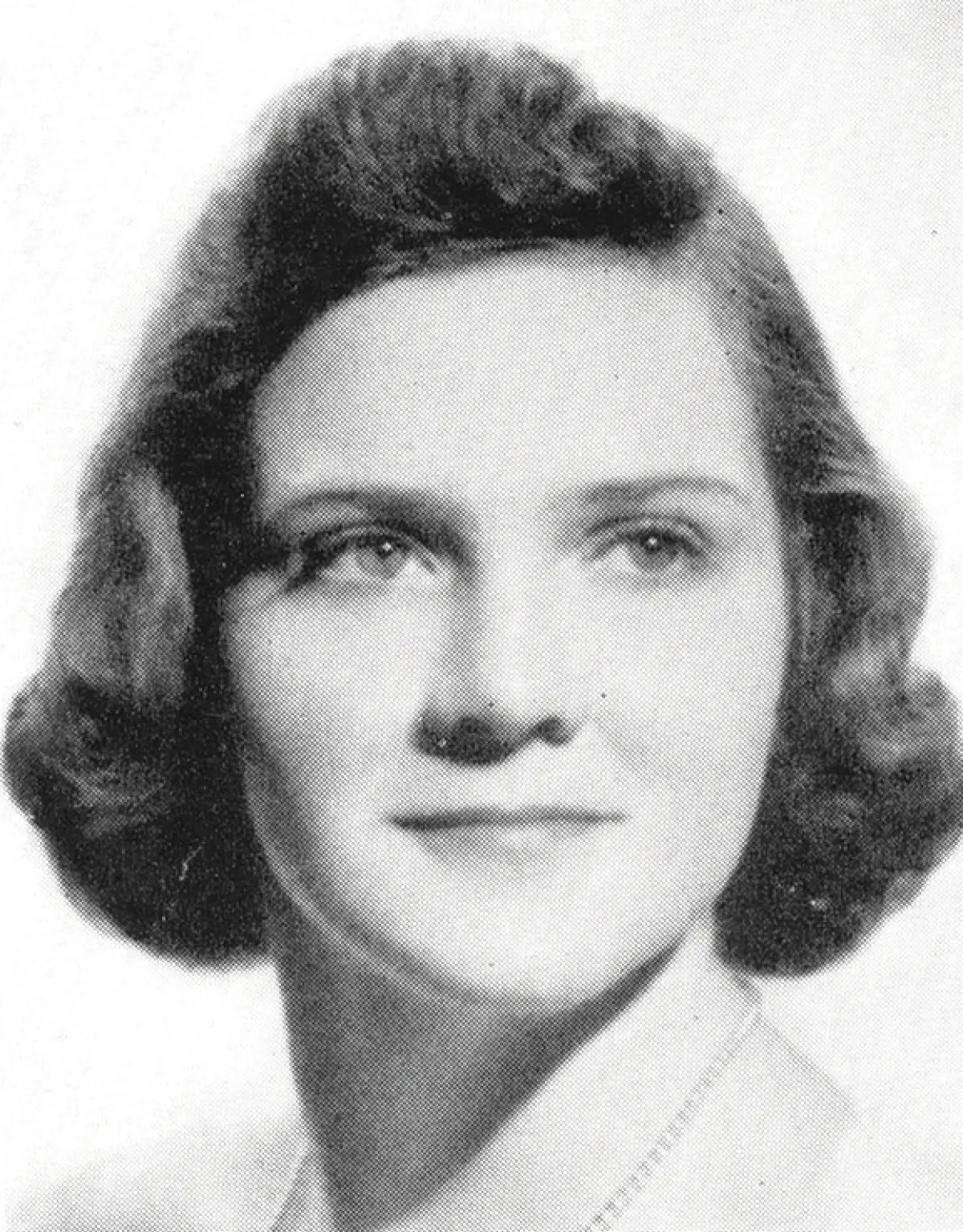 Black and white head shot of Helen Tomlinson Gibson ’41