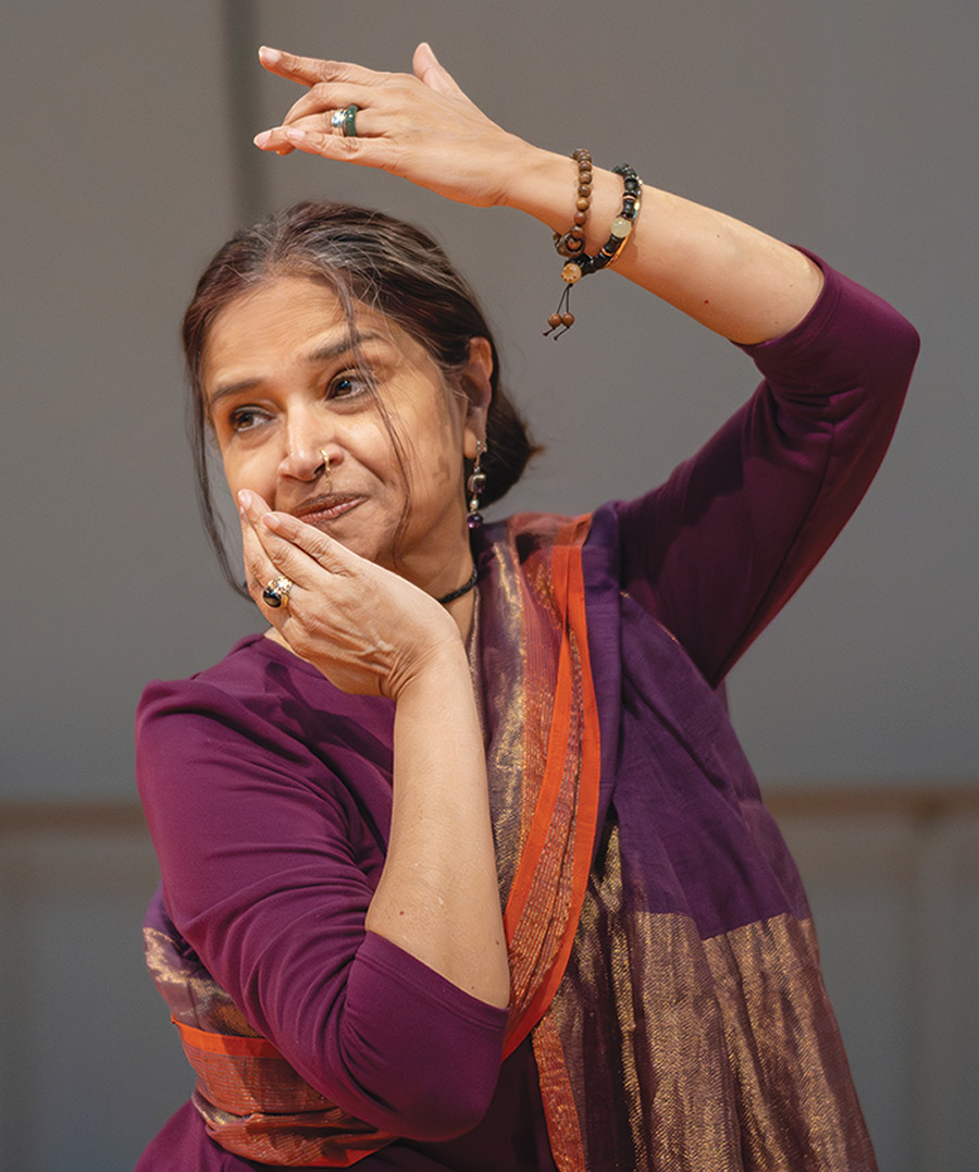 Pallabi Chakravorty dances on stage.